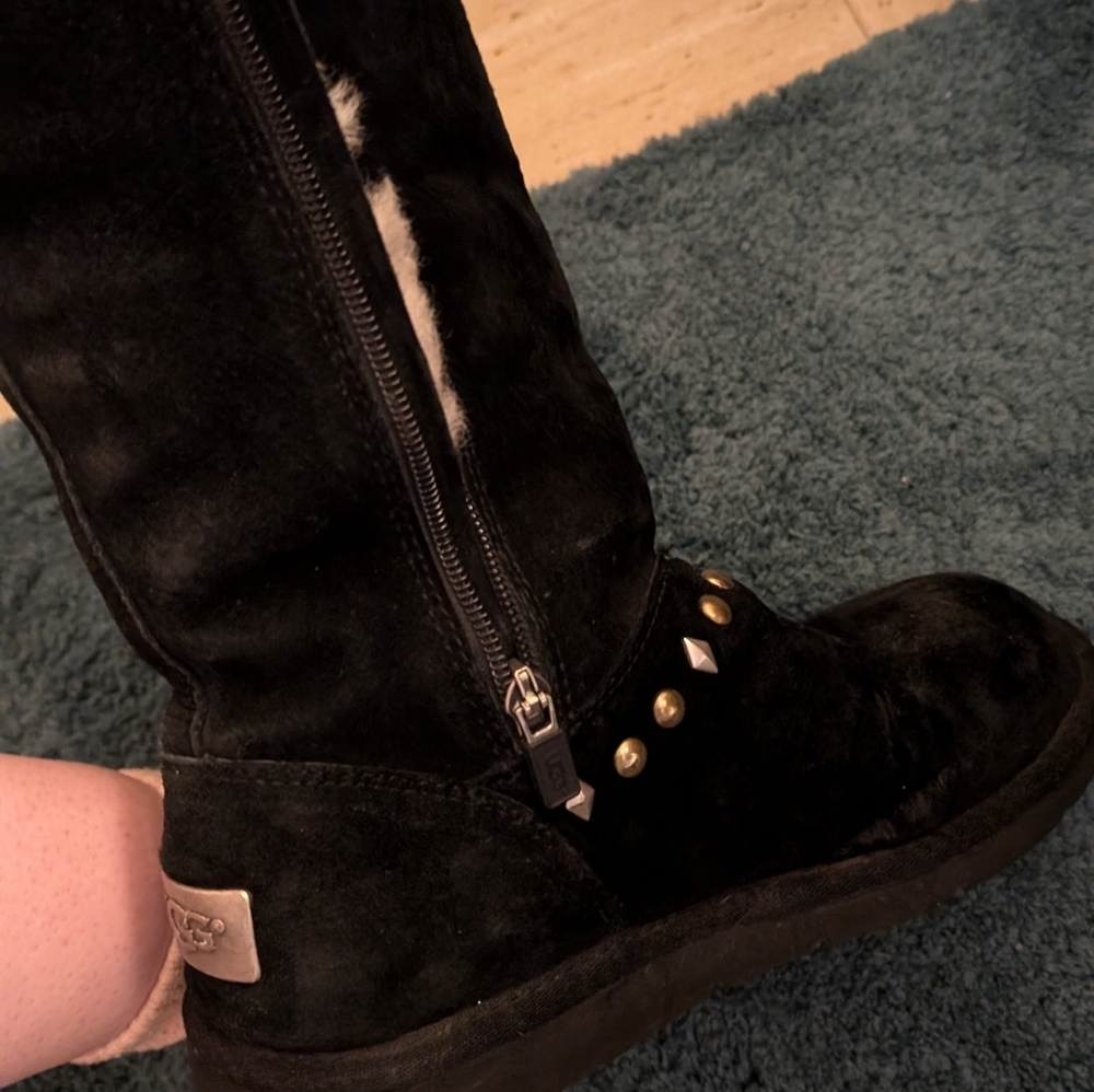 Black uggs